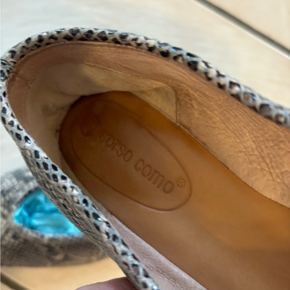 Snakeskin Patterned Women's Flats - Picture 5 of 6
